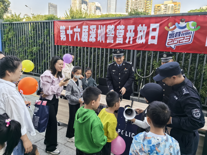 警用装备展示区.jpg