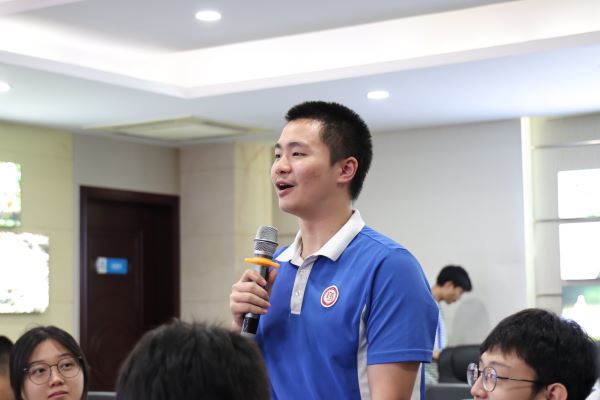 学生提问.jpg