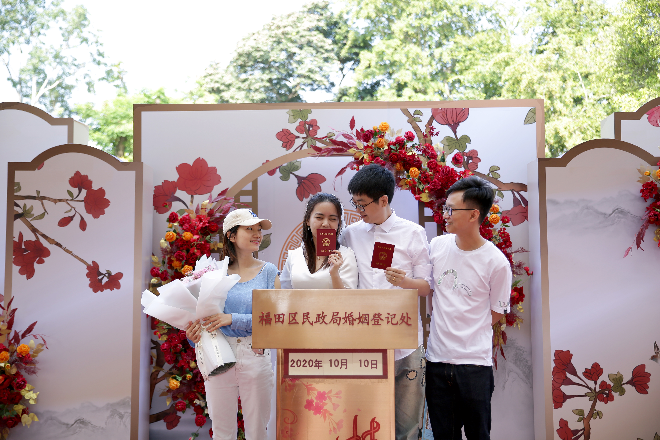 新人和亲友合影.jpg