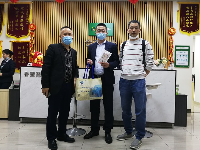 街道工会慰问辖区企业.jpg