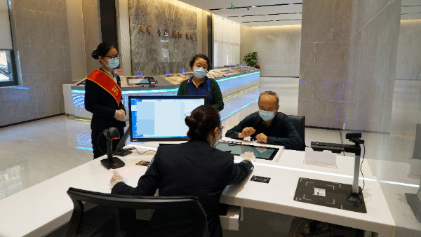 民生小事丨老人办证更方便！福田出入境“陪伴式”“一站式”贴心服务老年人办事办证