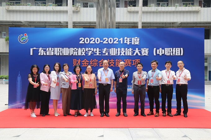 专家和裁判为华强职校承办工作点赞.JPG