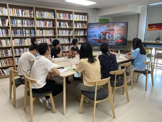 侨香社区开展“五四青年大学习——读书会”活动.jpg