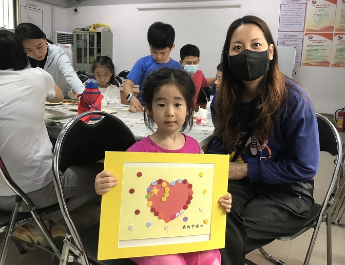 沙头街道上沙社区开展“童绘爱国心”红色经典绘本亲子活动 (3).jpg