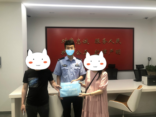 我为群众办实事 | 档案袋遗落出租车 警务人员迅速帮忙找回