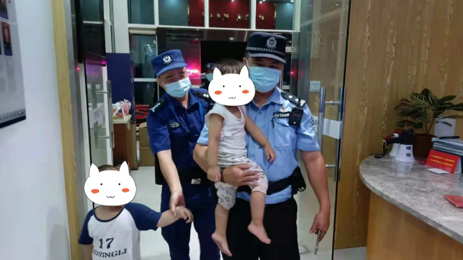 我为群众办实事 | 两名孩童走失街头，民警暖心守护助其找到家人