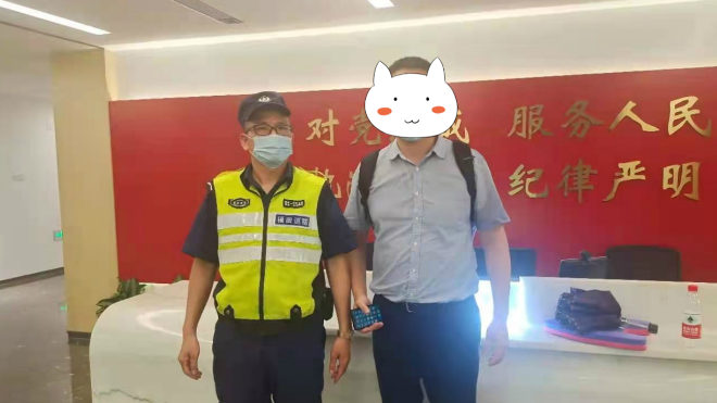 我为群众办实事 | 警务人员拾获手机，及时归还失主暖人心