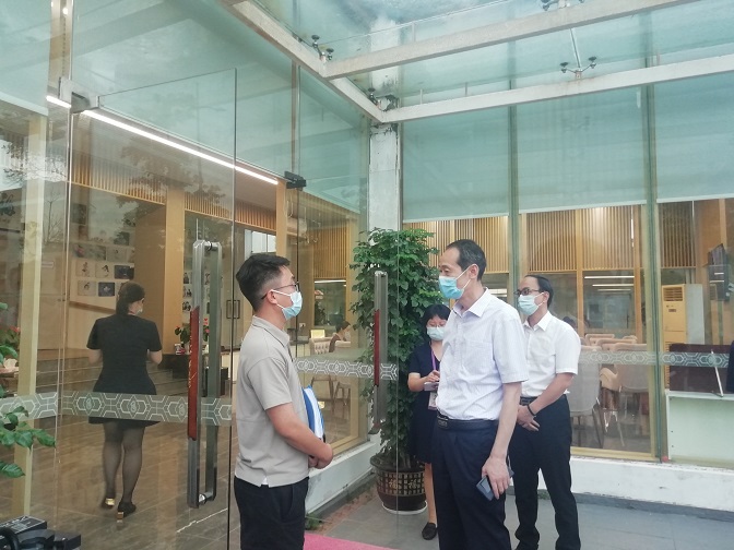 福田区卫健局带队到香蜜社区爱帝宫月子中心指导疫情防控工作.jpg
