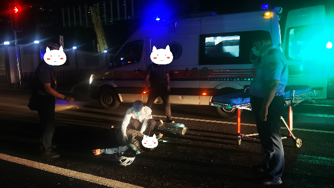 我为群众办实事 | 男子凌晨受伤倒地 机训大队及时赶到救助