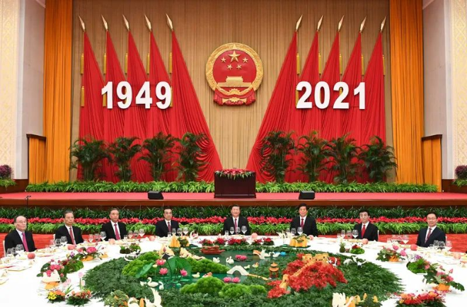 习近平等党和国家领导人出席国庆招待会
