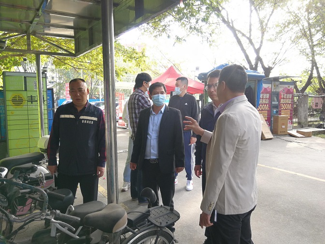 街道领导到香蜜社区指导工作.jpg