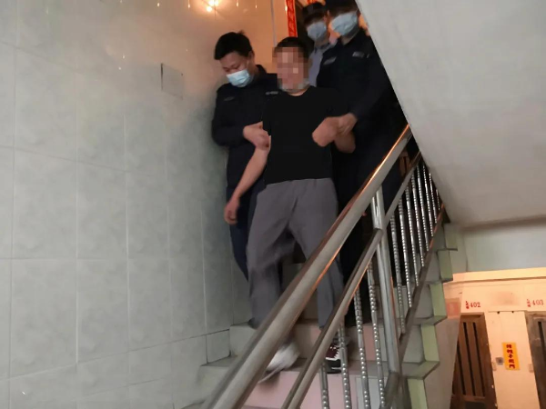 以案说法丨索要非法所得竟“跳楼”？拘！
