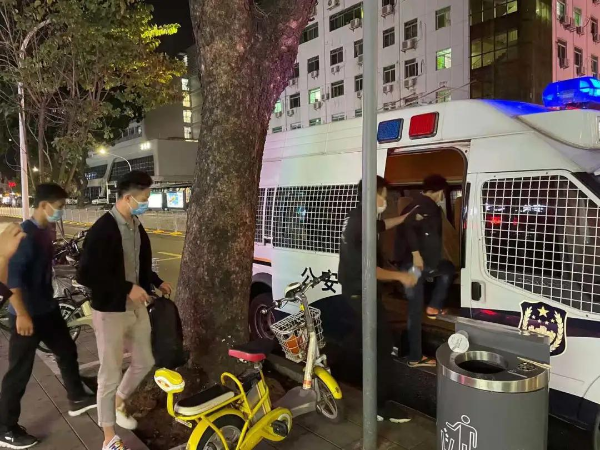 民生小案丨严打严控！福田警方抓获多名派发“小卡片”违法嫌疑人