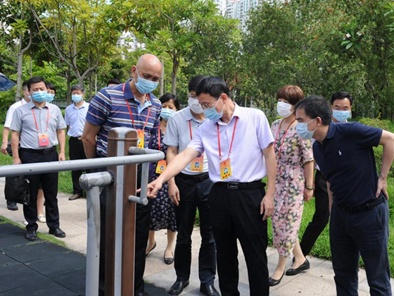 福田区人大代表一行视察  智慧健康社区 民生实事项目推进情况_副本.jpg