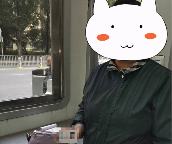 民生小事 | 酒店门口拾获挎包 警民接力迅速找到失主