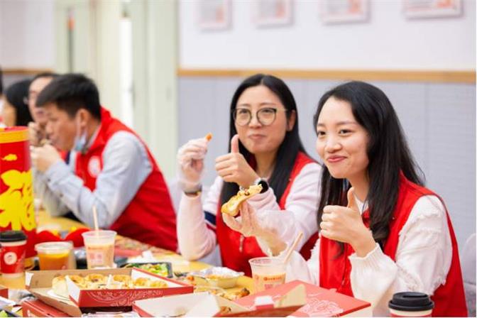 20210204致敬抗疫一线城市守护者，送上暖心年夜饭3.jpg