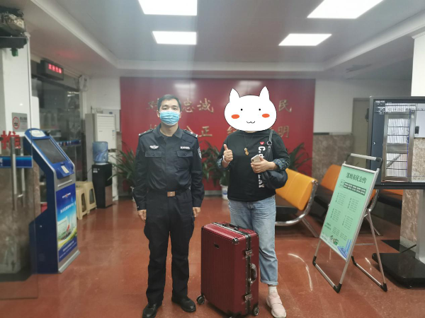 民生小事 | 梅林派出所快速帮助群众找回遗失行李箱