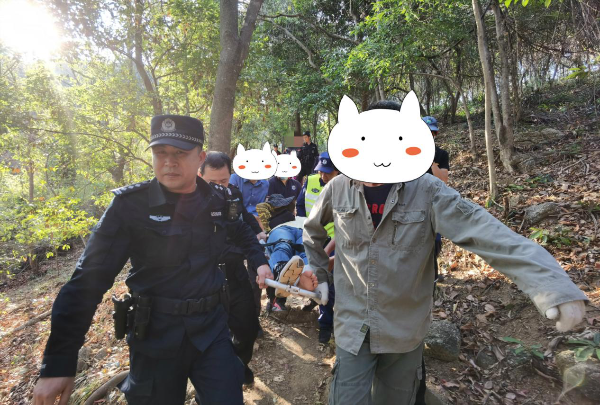民生小事 | 市民登山受伤 民警全力援助