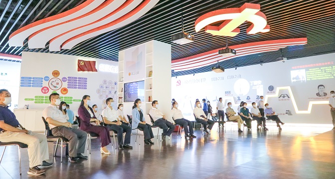 20200604 市人大常委会主任走访调研指导华富工会工作 (2).jpg