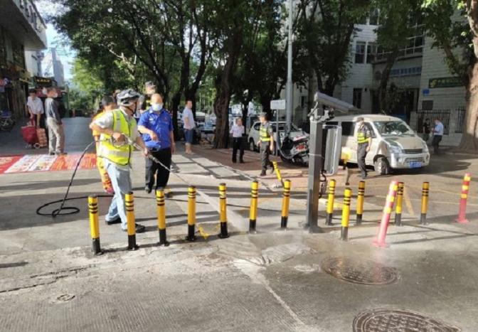 街道执法队开展老旧小区市容环境专项整治行动.png