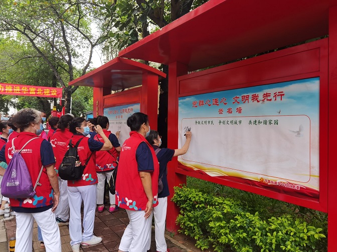 20200806 华富街道“红马甲攻坚队”助老旧小区提“颜值”1.jpg