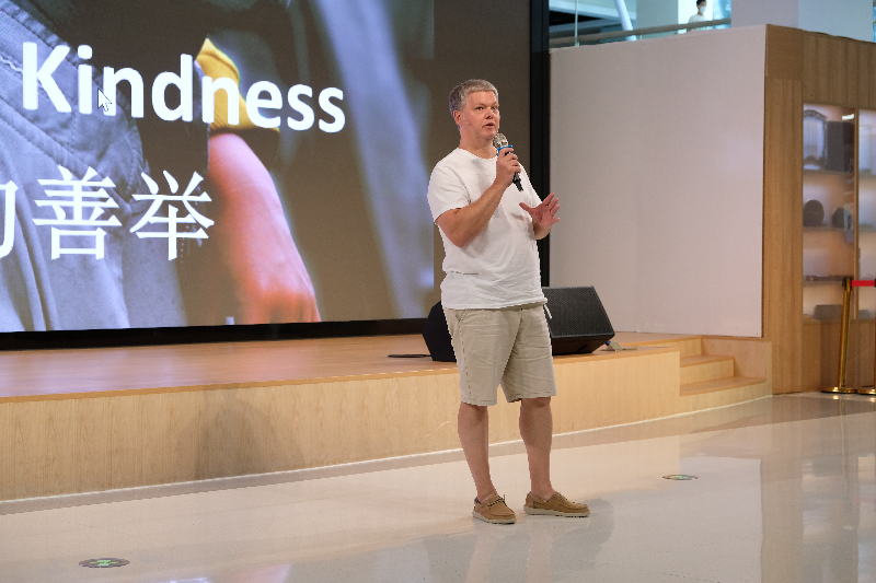 Ronny Verdoodt delivers a speech at Saturday's event.JPG