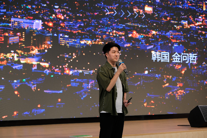 Kim Kim Moon-cheol delivers a speech at Saturday's event.JPG