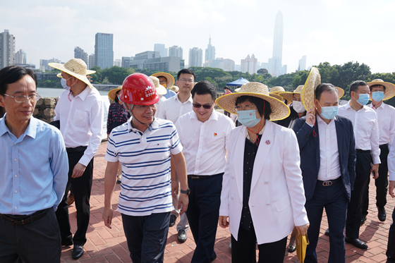 调研香蜜湖国际交流中心建设情况2_副本.jpg