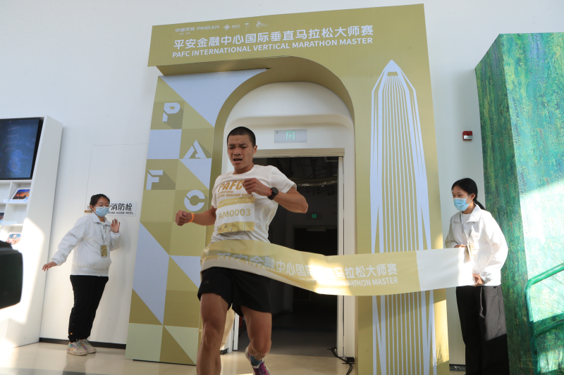 男子专业冠军冲线 B79I6436.jpg