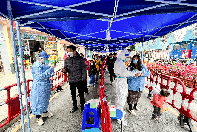 市民井然有序地.jpg