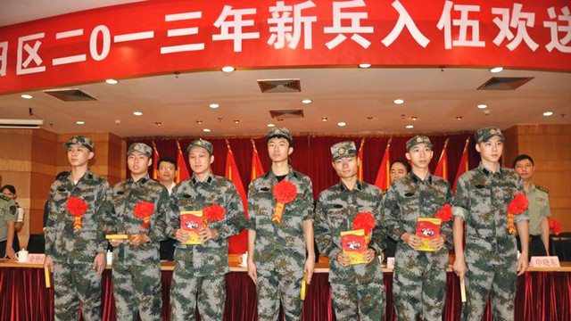 福田区欢送新兵入伍 大学生士兵占30%以上 福田区欢送新兵入伍 大学生士兵占30%以上