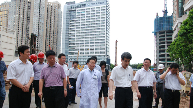 区委刘庆生书记到福田医院工地视察后期建设工程进展 区委刘庆生书记到福田医院工地视察后期建设工程进展