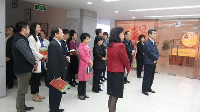 福田区委理论中心组参观学习雷锋精神艺术展 福田区委理论中心组参观学习雷锋精神艺术展