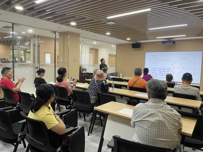 香安社区开展“如何应对老年人情绪”的心理健康系列讲座.jpg