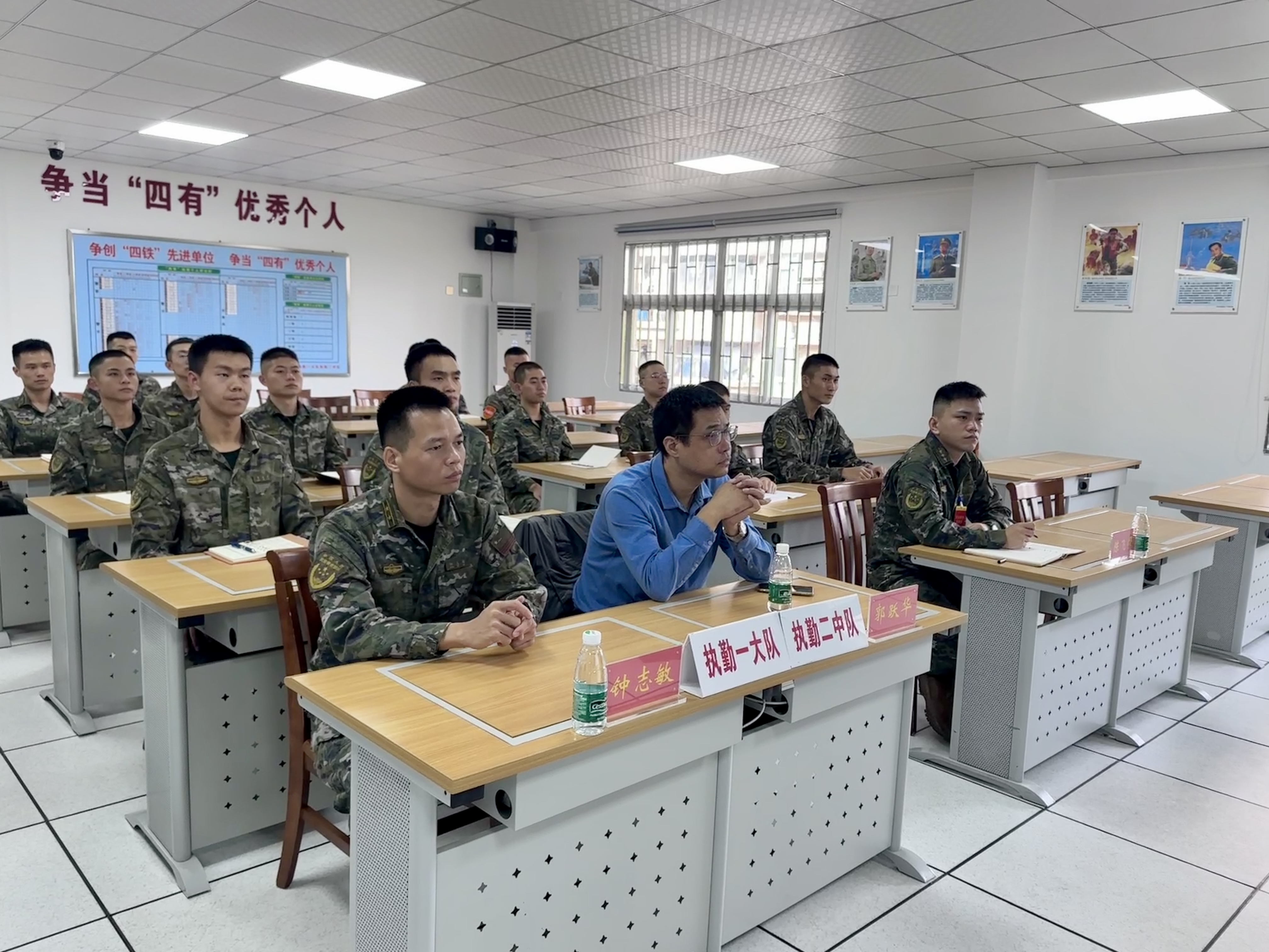 宪法进军营照片2.jpg