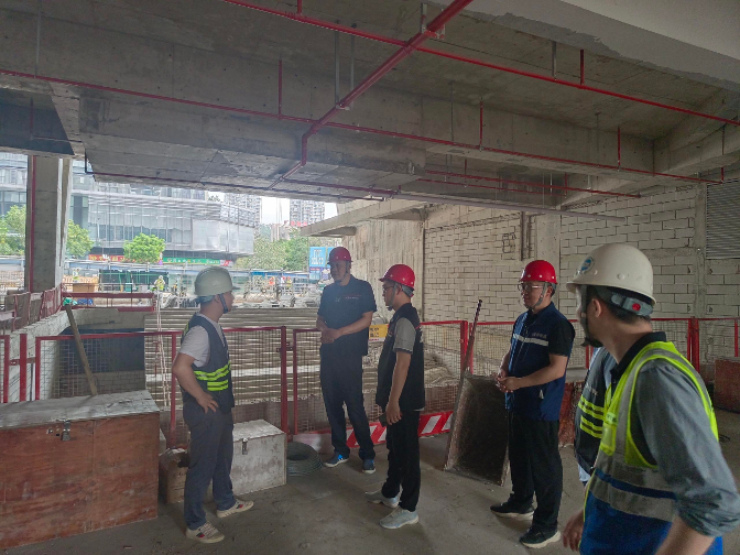 街道应急管理办到辖区在建工地三防检查.jpg