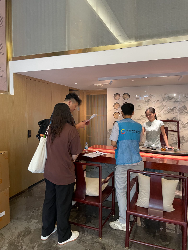 区统计局到香蜜湖街道开展“五经普”事后质量抽查工作5.jpg