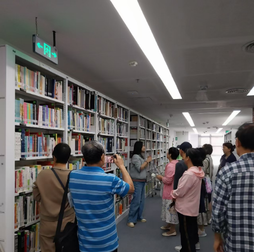 参观阅览区.jpg