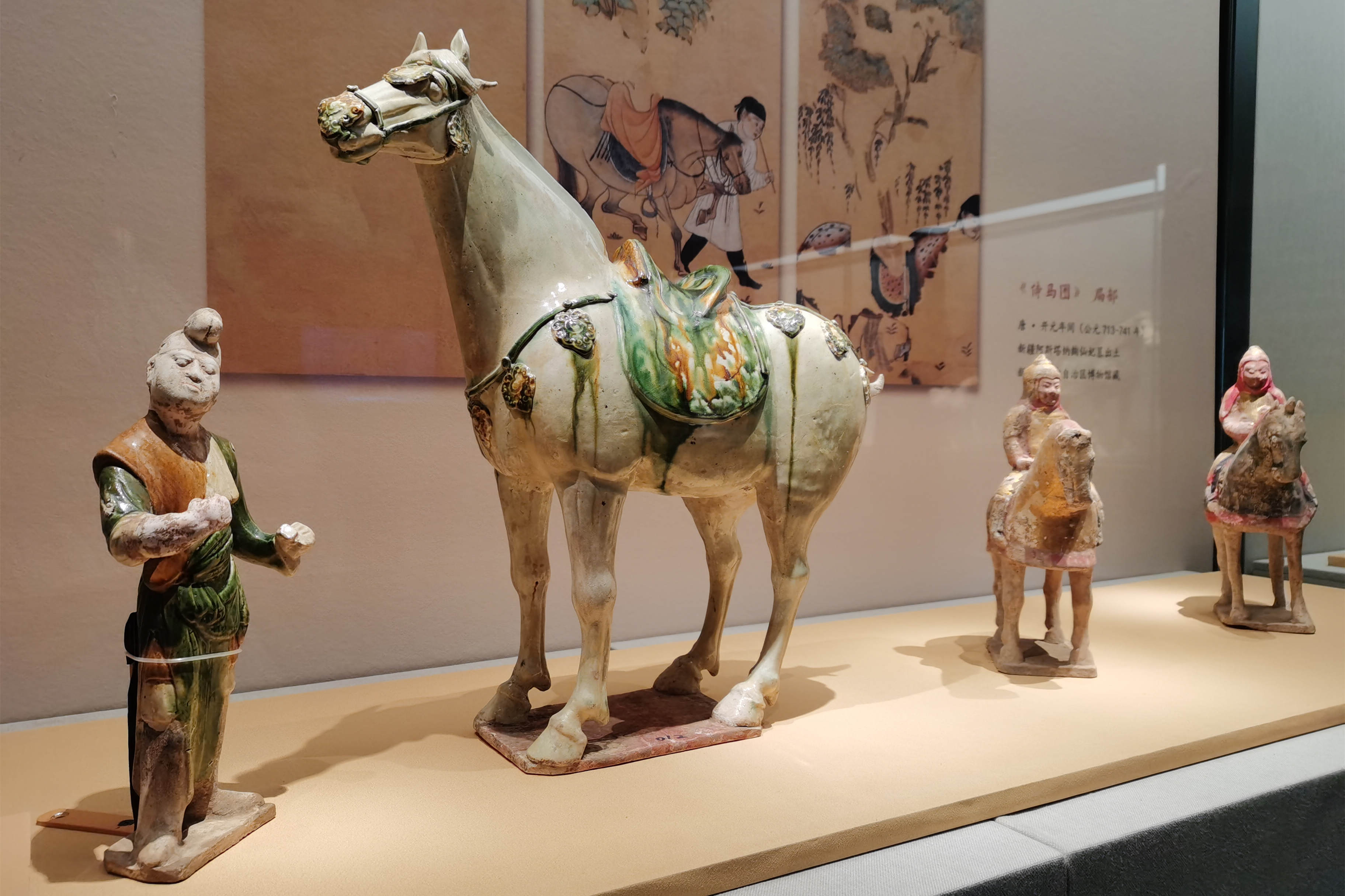 Exposición de cerámica de caballos coincide con las competiciones ecuestres en Shenzhen