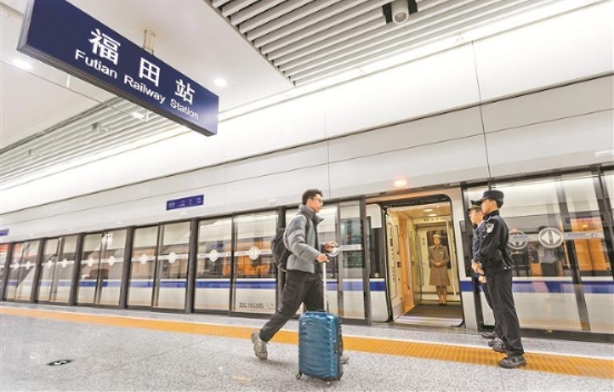 福田高铁站启用智能滑动门