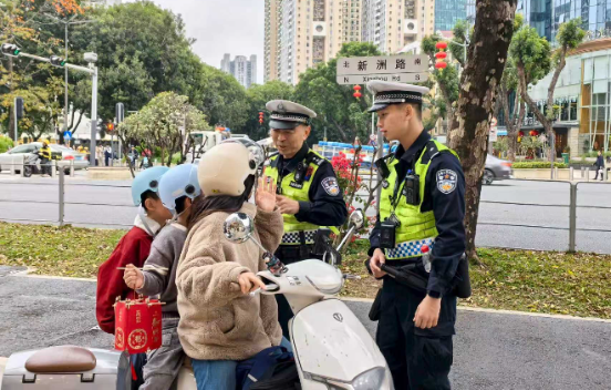 福田大队严查路面交通违法 织密电动自行车...