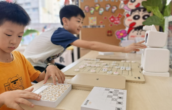 科技赋能棋乐无穷 福田区华红社区AI下棋...