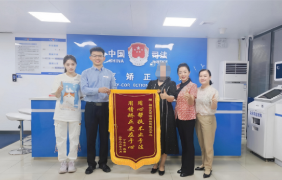 法理有度，帮扶有情！两面锦旗见证福田区社...