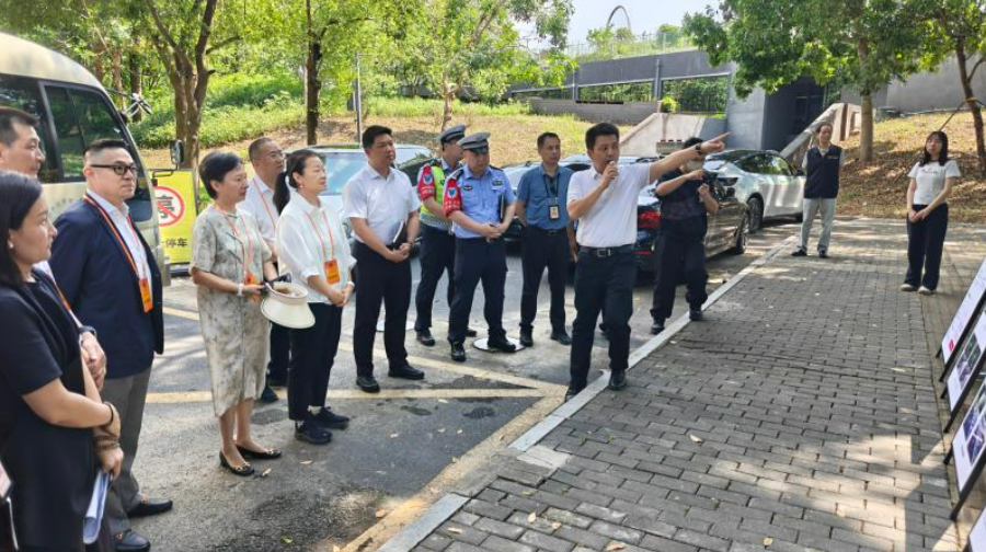 守护“平安路”“身边事好商量”推动解决香蜜湖路交汇口交通安全隐患