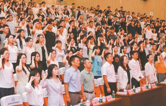 400余名福田新教师宣誓入职
